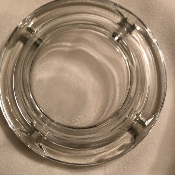 VINTAGE ROUND CLEAR GLASS ASHTRAY 4 1/2” x 1” TRINKETS RINGS COINS DISH - #438 - Picture 2 of 6